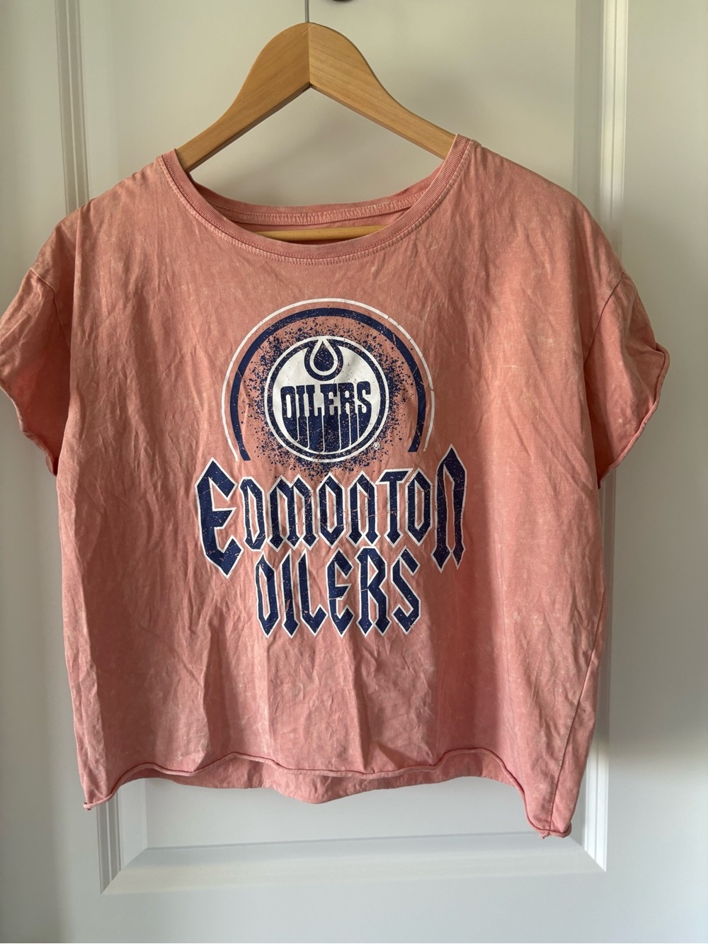 Edmonton Oilers Sportiqe Gwen Mineral Wash Cropped Logo Tee Women’s M